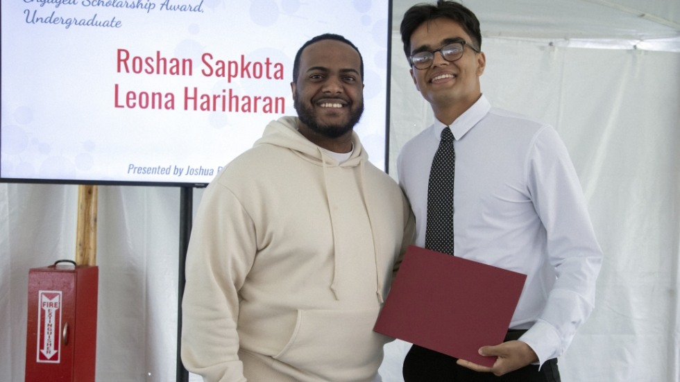 Student receiving Engaged Scholarship Award